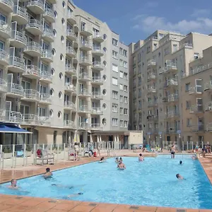 Apartment Met Zeezicht En Verwarmd Zwembad, Ostende